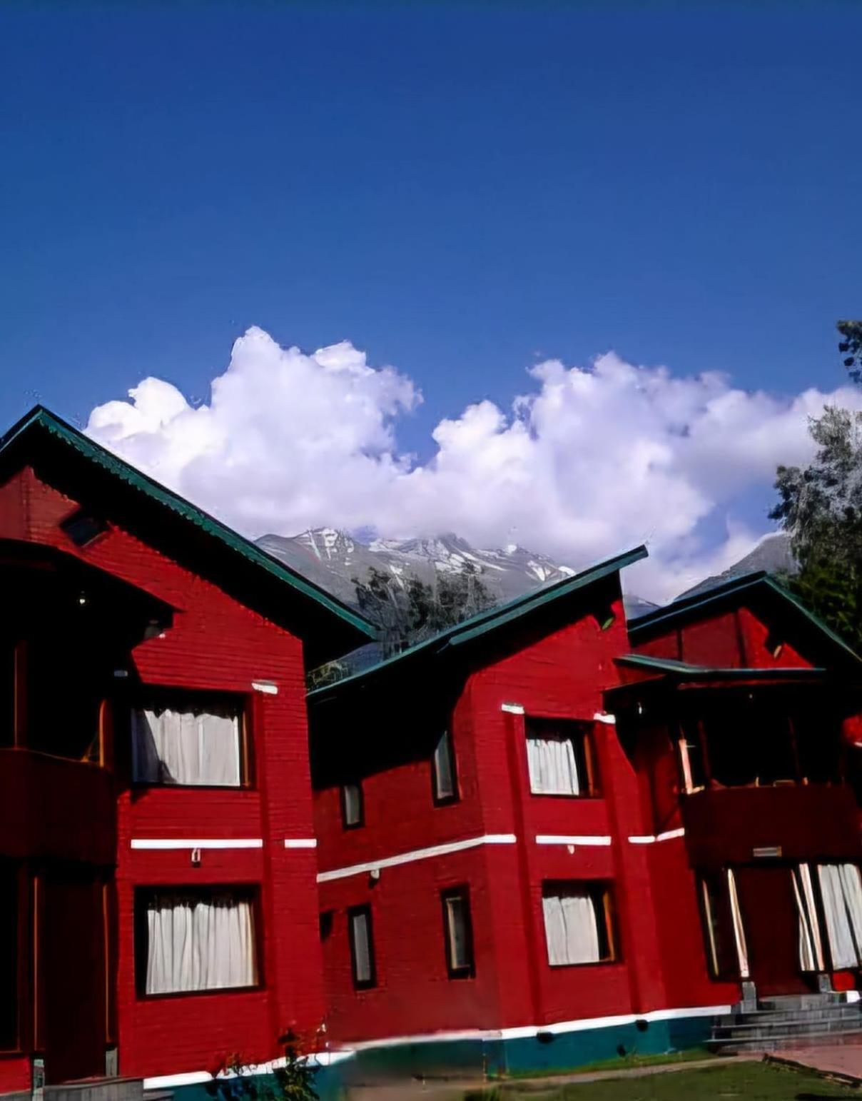 The Pinus Resort Pahalgam Exterior photo